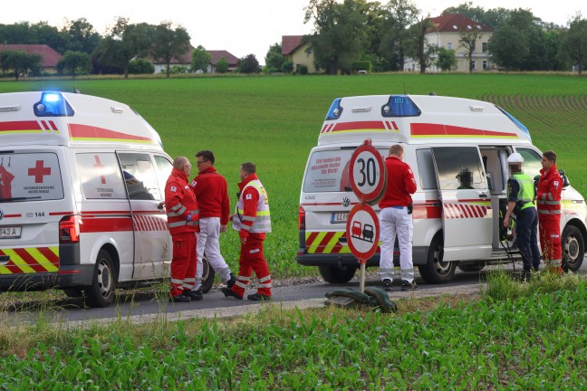 Taxi kollidiert mit PKW: Auffahrunfall auf Kremstalstra�e bei Ansfelden endet mit zwei Verletzten
