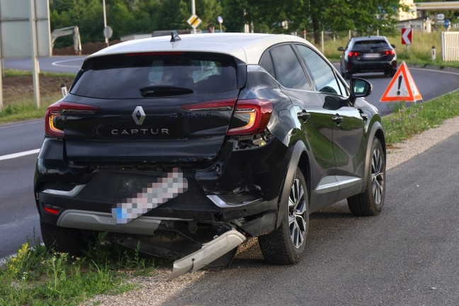 Taxi kollidiert mit PKW: Auffahrunfall auf Kremstalstra�e bei Ansfelden endet mit zwei Verletzten