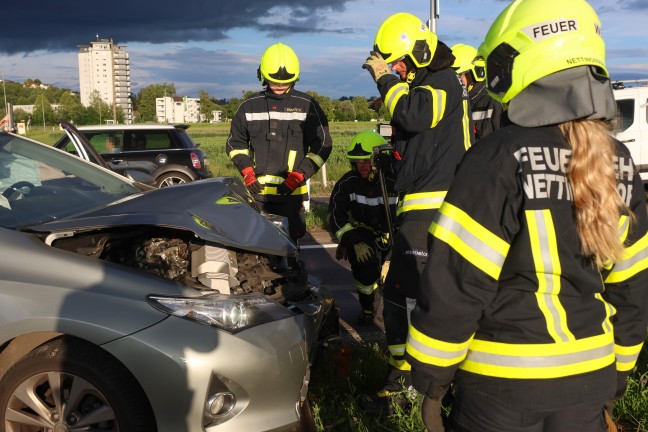 Taxi kollidiert mit PKW: Auffahrunfall auf Kremstalstra�e bei Ansfelden endet mit zwei Verletzten