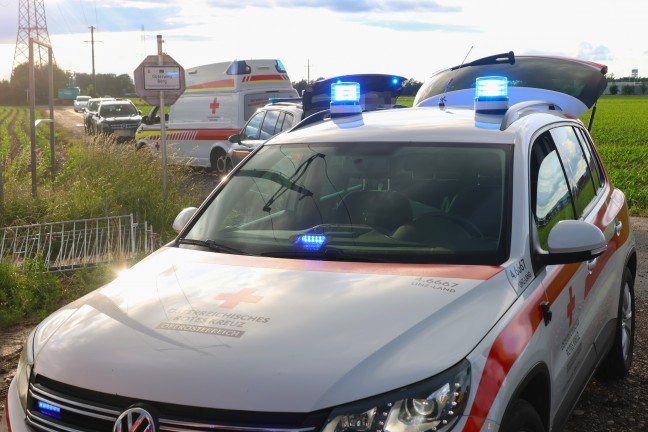 Taxi kollidiert mit PKW: Auffahrunfall auf Kremstalstra�e bei Ansfelden endet mit zwei Verletzten
