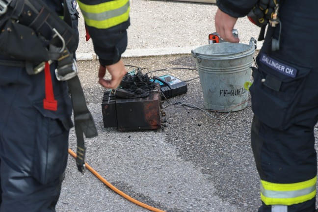 Drei Feuerwehren bei kleinerem Brand in einem Einfamilienhaus in Leonding im Einsatz