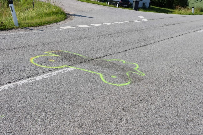 Schwerer Crash zwischen Motorrad und PKW in Andrichsfurt