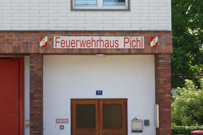 Gemeldeter PKW-Brand in Pichl bei Wels bei Eintreffen der Feuerwehr bereits gel�scht
