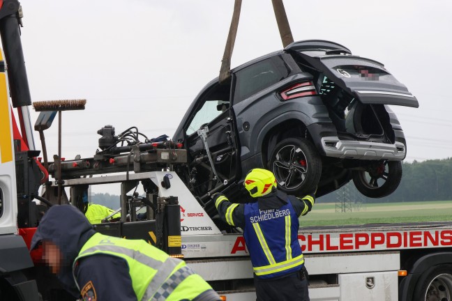 Schwerer Crash zwischen Mopedauto und PKW in Schiedlberg fordert eine verletzte Person