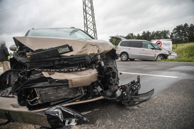 Neuerlicher Kreuzungscrash an einem Unfallh�ufungspunkt in Marchtrenk fordert zwei Verletzte