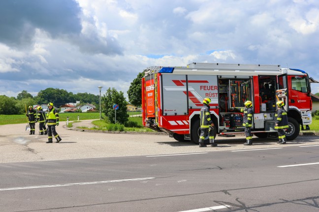 Traktor umgest�rzt: Einsatzkr�fte zu Personenrettung nach R�storf alarmiert