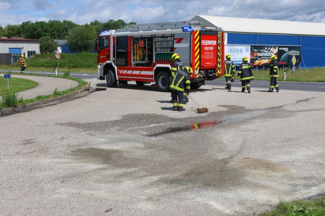 Traktor umgest�rzt: Einsatzkr�fte zu Personenrettung nach R�storf alarmiert