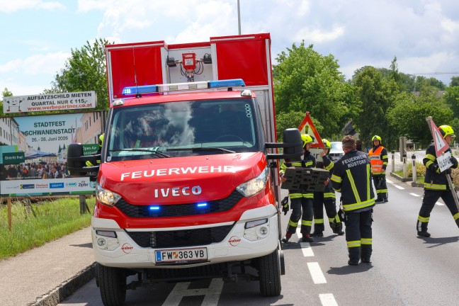 Traktor umgest�rzt: Einsatzkr�fte zu Personenrettung nach R�storf alarmiert