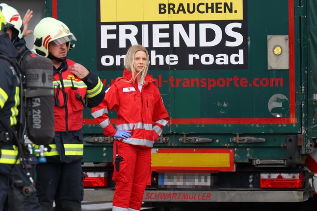 Acht Feuerwehren: Gro�einsatz bei Brand in einer M�hle in Wallern an der Trattnach
