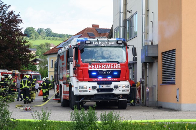 Acht Feuerwehren: Gro�einsatz bei Brand in einer M�hle in Wallern an der Trattnach