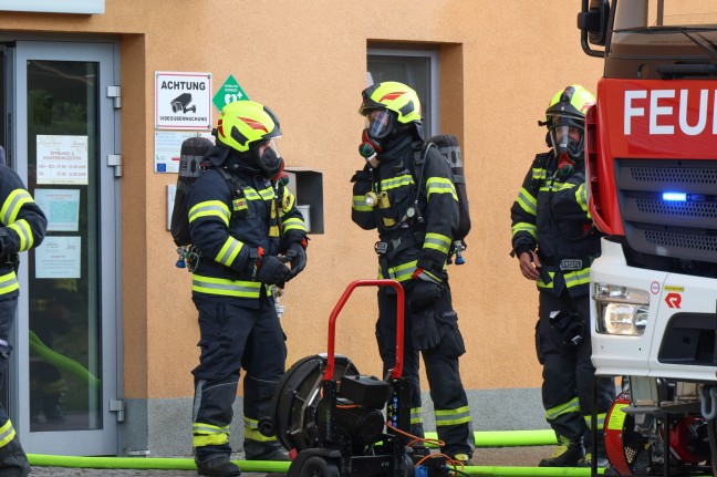 Acht Feuerwehren: Gro�einsatz bei Brand in einer M�hle in Wallern an der Trattnach