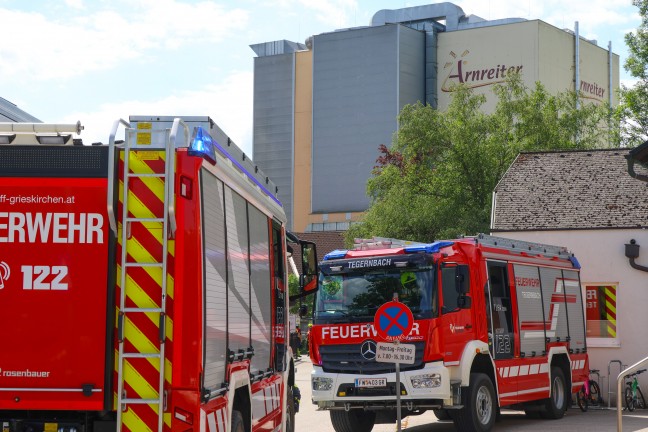 Acht Feuerwehren: Gro�einsatz bei Brand in einer M�hle in Wallern an der Trattnach