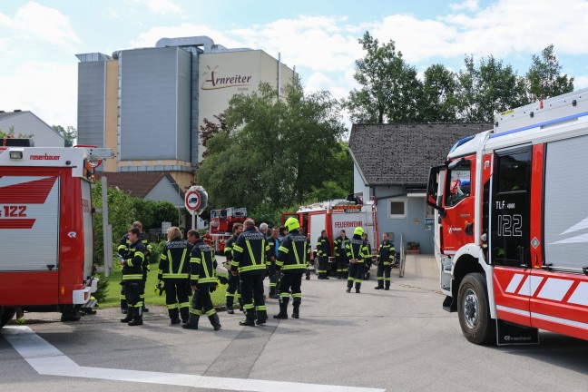 Acht Feuerwehren: Gro�einsatz bei Brand in einer M�hle in Wallern an der Trattnach