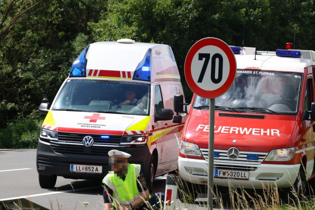 Schwere Kollision zweier Autos in einem Kreuzungsbereich in St. Florian fordert eine Verletzte