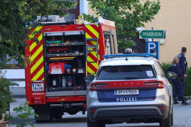 Juwelier-Einbruch: Auslage eines Uhrmachers im Ortszentrum von Vorchdorf mit Kleinbus gerammt