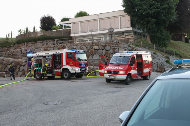 Brand in einem Futterwerk in Bachmanning sorgte f�r  Einsatz von drei Feuerwehren