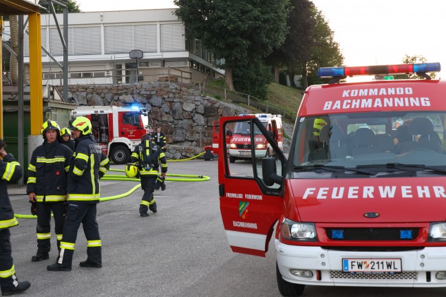 Brand in einem Futterwerk in Bachmanning sorgte f�r  Einsatz von drei Feuerwehren