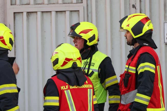 Brand in einem Futterwerk in Bachmanning sorgte f�r  Einsatz von drei Feuerwehren