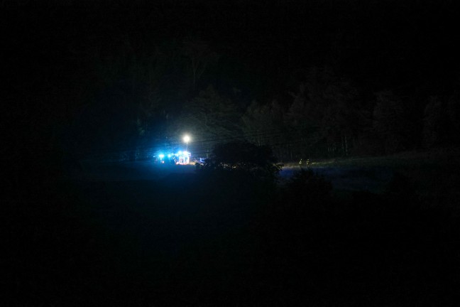 Feuerwehr samt Drohne und Polizeihubschrauber bei n�chtlicher Suchaktion in Edt bei Lambach im Einsatz
