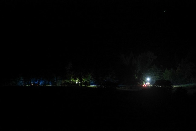 Feuerwehr samt Drohne und Polizeihubschrauber bei n�chtlicher Suchaktion in Edt bei Lambach im Einsatz