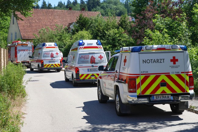 Drei Verletzte: Schwerer Verkehrsunfall mit zwei beteiligten Autos in Gallspach