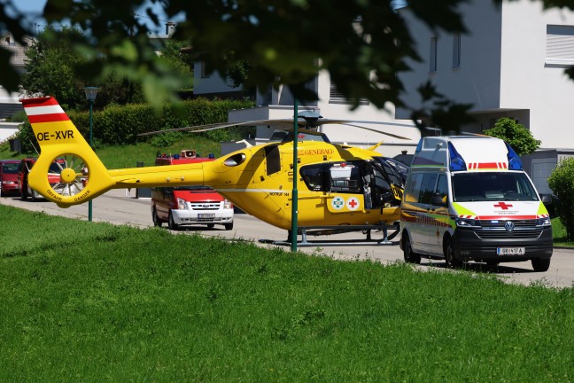 Drei Verletzte: Schwerer Verkehrsunfall mit zwei beteiligten Autos in Gallspach