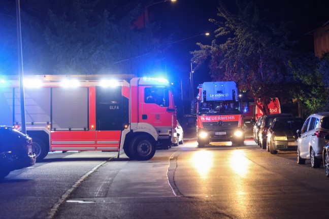 Drei Feuerwehren bei Brand in einem Mehrparteienwohnhaus in Leonding im Einsatz