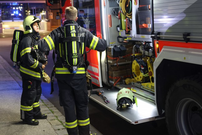 Drei Feuerwehren bei Brand in einem Mehrparteienwohnhaus in Leonding im Einsatz