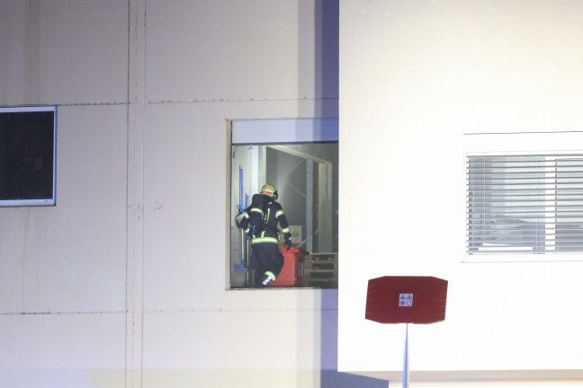 Brand bei einem Produktionsbetrieb in Wels-Vogelweide