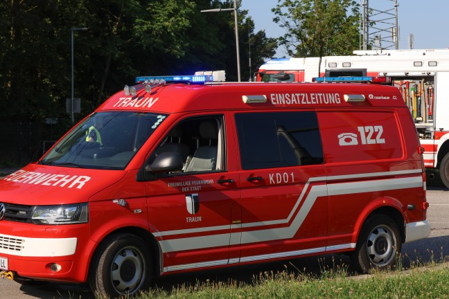 Kreuzungskollision im Fr�hverkehr auf Wiener Stra�e an Gemeindegrenze zwischen Pasching und Traun