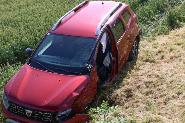 Personenrettung nach Crash zwischen zwei PKW und Kleintransporter in Wallern an der Trattnach