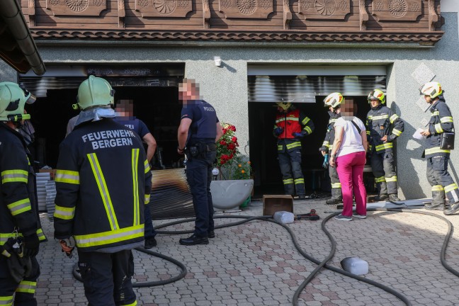 Vier Feuerwehren bei Garagenbrand in Ottnang am Hausruck im Einsatz