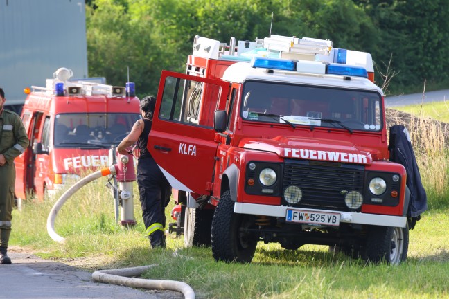 Vier Feuerwehren bei Garagenbrand in Ottnang am Hausruck im Einsatz