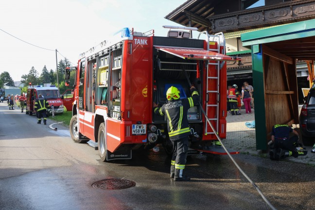 Vier Feuerwehren bei Garagenbrand in Ottnang am Hausruck im Einsatz