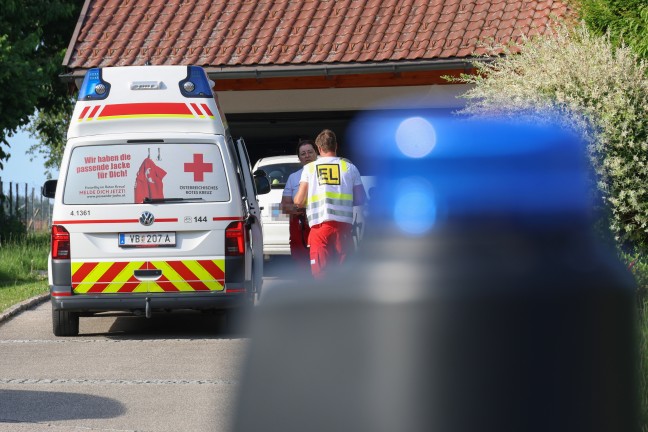 Vier Feuerwehren bei Garagenbrand in Ottnang am Hausruck im Einsatz