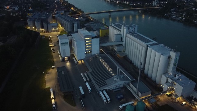 Brandeinsatz bei einem Unternehmen in Aschach an der Donau