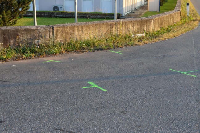 Autolenkerin (26) erlag nach schwerem Unfall in Pasching im Krankenhaus ihren Verletzungen