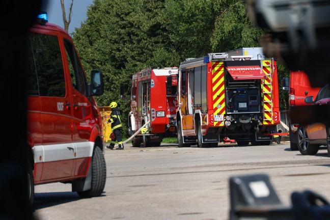 Drei Verletzte nach Brand bei einem Unternehmen in Hofkirchen im Traunkreis