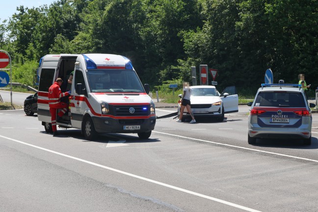 Schwerer Kreuzungscrash zwischen zwei PKW an Unfallh�ufungsstelle in Pichl bei Wels