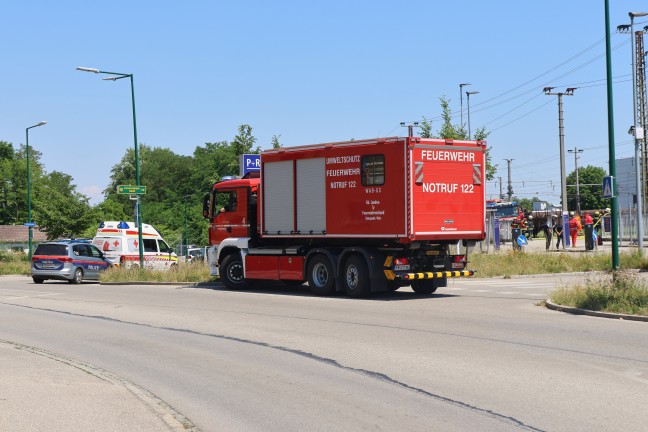 Gefahrstoffeinsatz: Feuerwehr bei Schadstoffaustritt aus Kesselwaggon in Wels-Neustadt im Einsatz