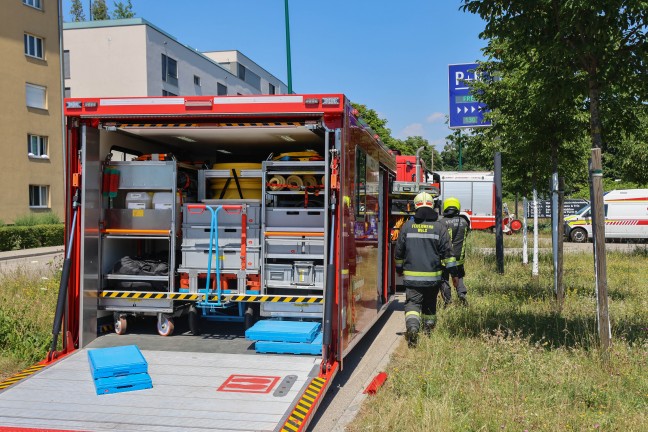 Gefahrstoffeinsatz: Feuerwehr bei Schadstoffaustritt aus Kesselwaggon in Wels-Neustadt im Einsatz
