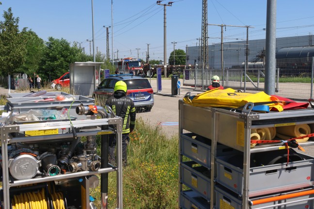 Gefahrstoffeinsatz: Feuerwehr bei Schadstoffaustritt aus Kesselwaggon in Wels-Neustadt im Einsatz