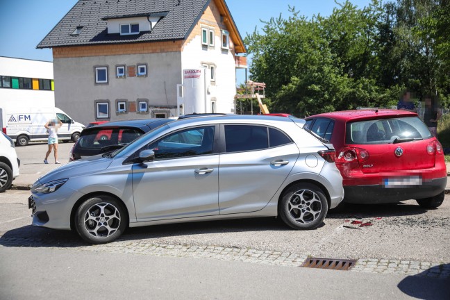 Vier Autos kaputt: Missgeschick mit Schuhwerk in Marchtrenk endet mit gr��erem Blechschaden