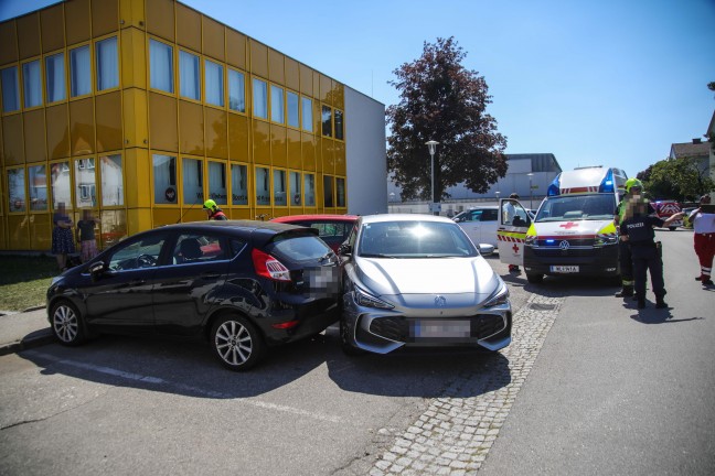 Vier Autos kaputt: Missgeschick mit Schuhwerk in Marchtrenk endet mit gr��erem Blechschaden