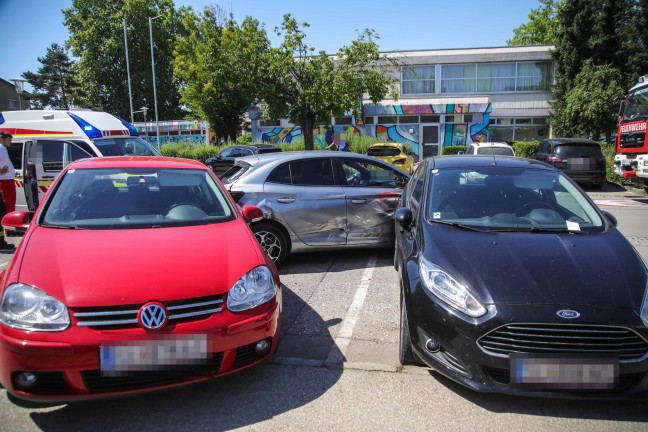 Vier Autos kaputt: Missgeschick mit Schuhwerk in Marchtrenk endet mit gr��erem Blechschaden