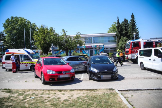 Vier Autos kaputt: Missgeschick mit Schuhwerk in Marchtrenk endet mit gr��erem Blechschaden