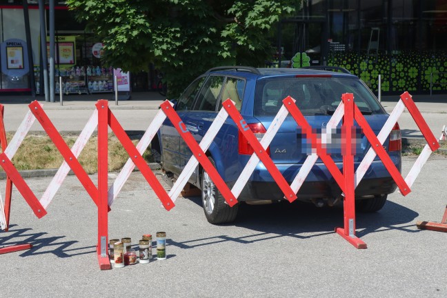 T�dlicher Unfall: 20-J�hriger bei Autoreparatur in Ebensee am Traunsee von PKW erdr�ckt