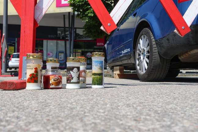 T�dlicher Unfall: 20-J�hriger bei Autoreparatur in Ebensee am Traunsee von PKW erdr�ckt