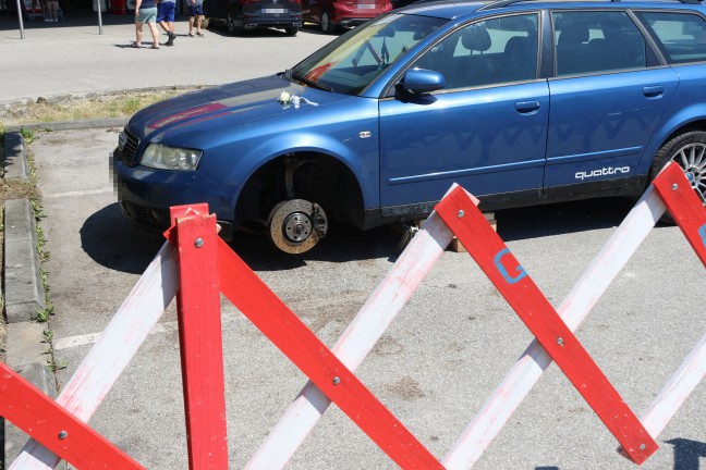 T�dlicher Unfall: 20-J�hriger bei Autoreparatur in Ebensee am Traunsee von PKW erdr�ckt
