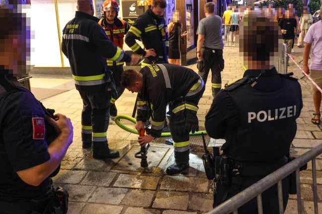 Brand im Schacht: Feuerwehr fuhr bei Siegerehrung einer Sportveranstaltung in Wels-Innenstadt vor
